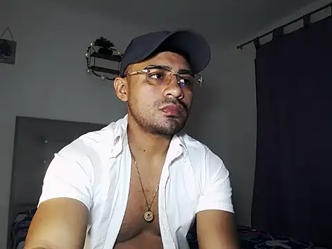 zeussexyhot online show from May 15, 4:53 am