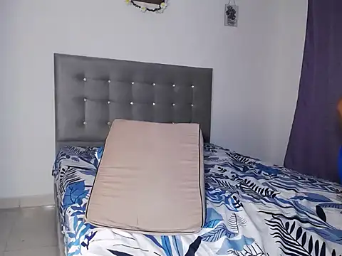 zeussexyhot online show from May 23, 6:08 am