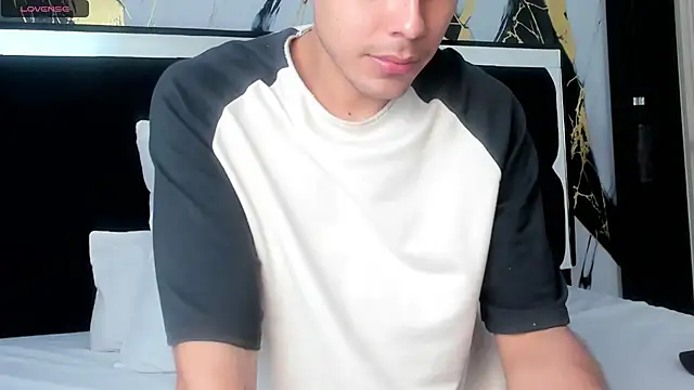 Izack 01 online show from April 25, 1:52 pm