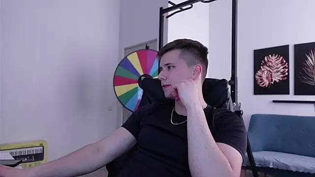 Zack Gillian online show from June 6, 5:41 pm