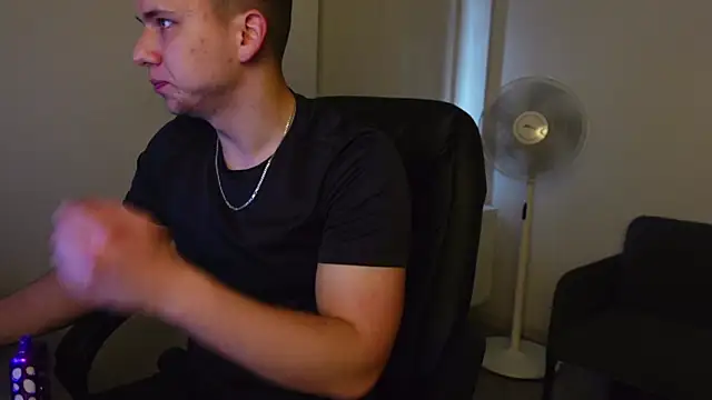 Zack Gillian online show from June 5, 5:41 pm