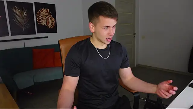 Zack Gillian online show from May 13, 9:01 pm