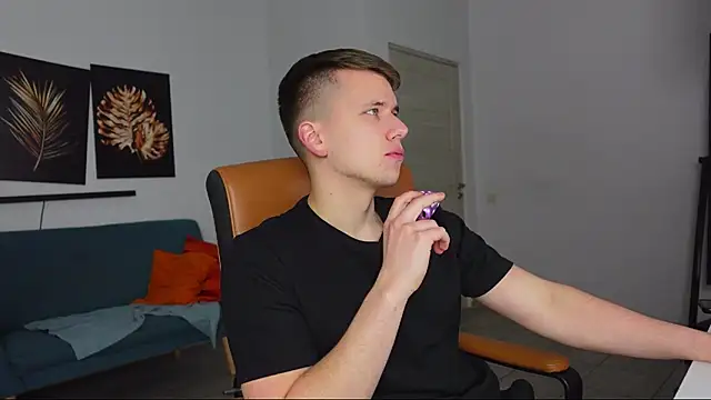 Zack Gillian online show from May 8, 8:31 pm