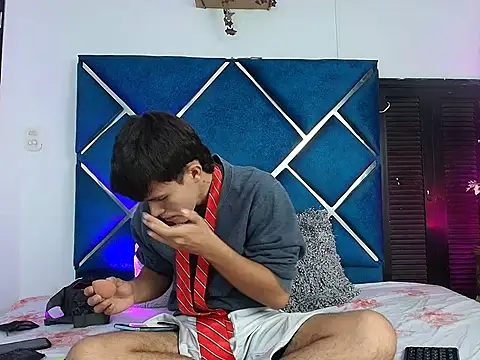 EdwinBoys online show from April 18, 1:01 pm