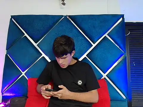 EdwinBoys online show from May 2, 1:47 pm
