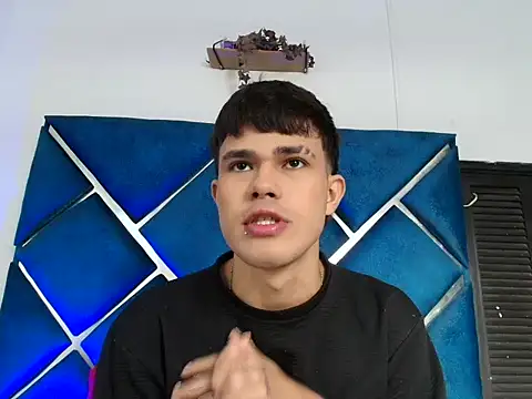 EdwinBoys online show from May 5, 1:46 pm