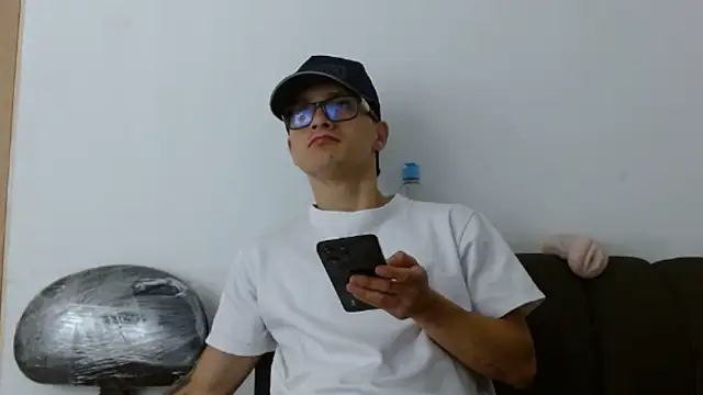 Zeusdark19 online show from June 1, 7:58 pm