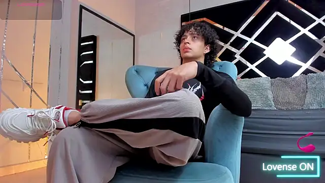 JayTaylorr online show from May 27, 11:29 am