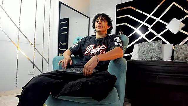 JayTaylorr online show from July 24, 11:50 am