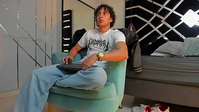 JayTaylorr online show from June 22, 11:37 am
