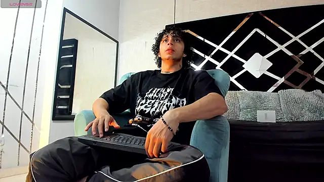 JayTaylorr online show from July 23, 11:40 am