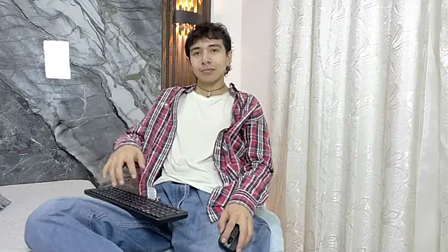 NoahWalker   online show from July 21, 11:23 am