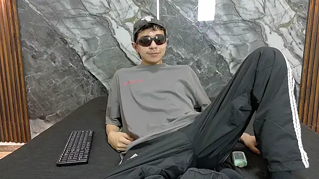 NoahWalker   online show from July 17, 11:39 am