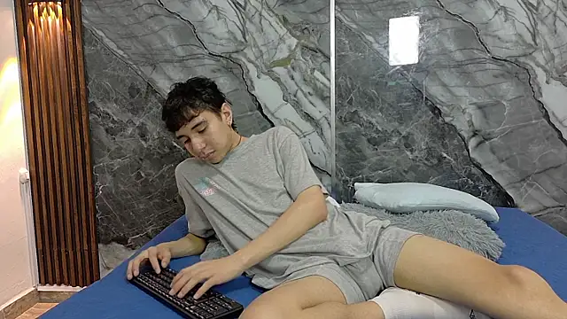 NoahWalker   online show from July 28, 11:17 am