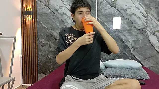 NoahWalker   online show from July 27, 11:06 am