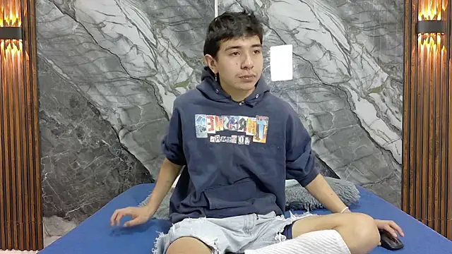 NoahWalker   online show from July 16, 11:39 am