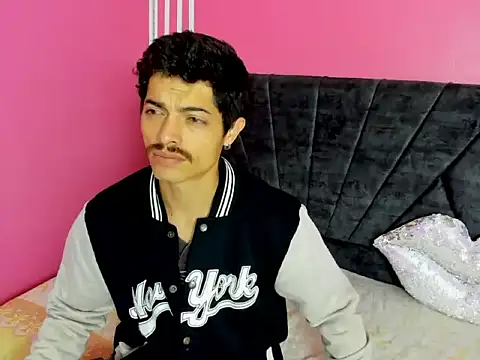 taylor Stele online show from April 21, 1:39 pm
