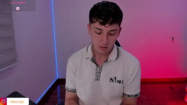 OLIVER K online show from May 13, 9:01 pm