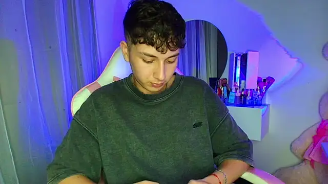 OLIVER K online show from May 27, 2:08 am