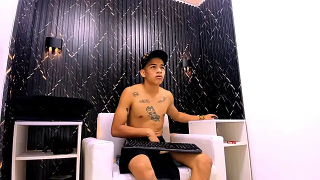 Lian Jacob online show from May 7, 7:58 pm