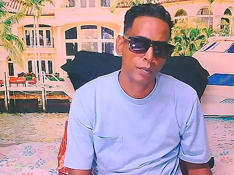 IndianHunk01 online show from April 28, 5:56 am