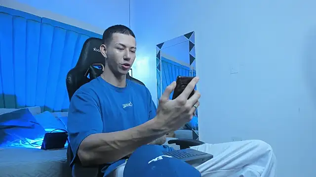 OliverThompsonJS online show from April 24, 3:42 am
