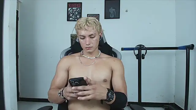 lover fitnesboy online show from June 5, 3:11 am