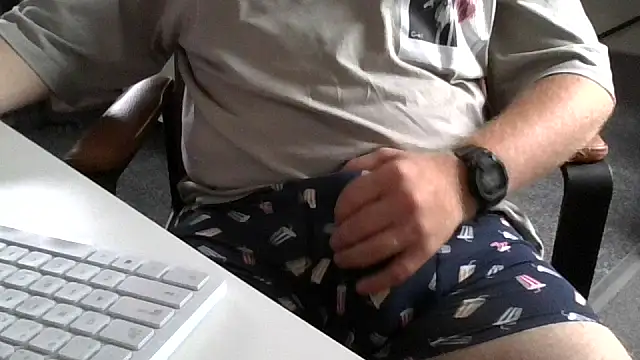 richard9718 online show from July 7, 3:49 pm