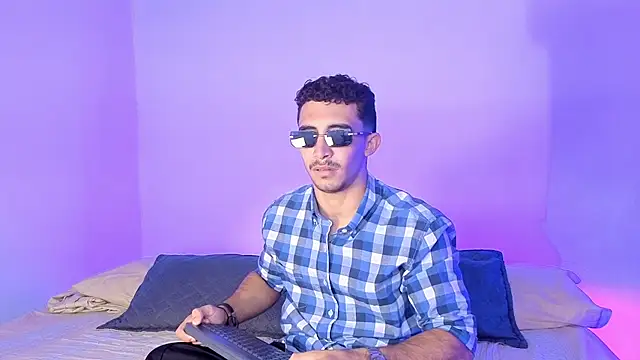 caius bigcock1 online show from July 23, 12:36 am