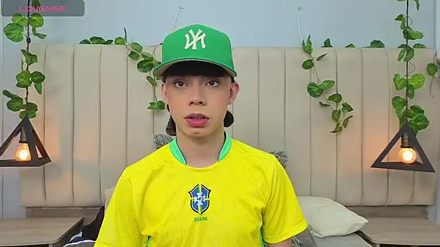 milan zapata online show from May 11, 10:40 pm