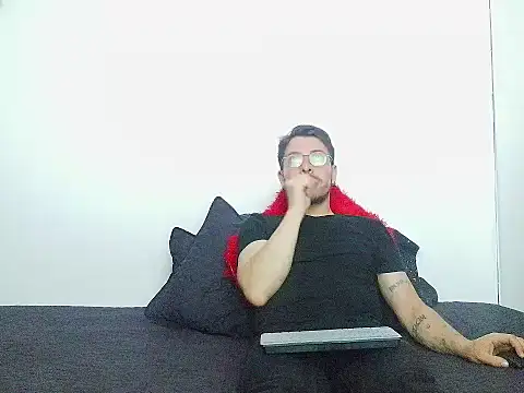 Letorres19 online show from April 27, 1:24 am