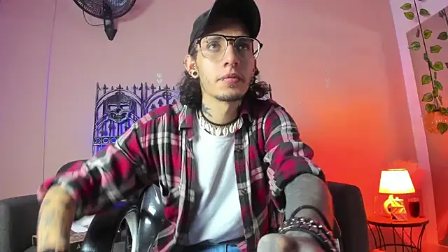 Vergil Noir  online show from May 26, 5:14 am