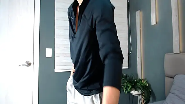 AngeloBellini online show from May 12, 6:38 pm