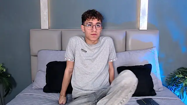 AngeloBellini online show from May 13, 6:38 pm