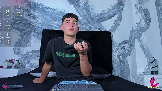 DylanBrownn  online show from April 29, 8:37 pm