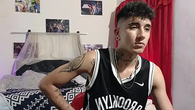 charles carterxxx online show from May 4, 11:39 pm
