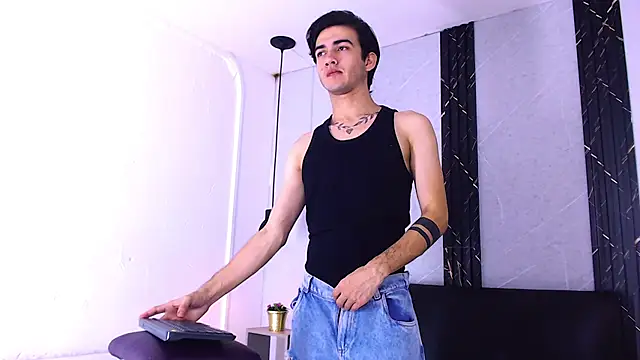 Feiccer Castquer online show from May 7, 12:16 pm