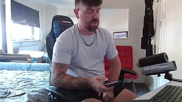 Naughtybihubbyxx online show from July 14, 8:40 am