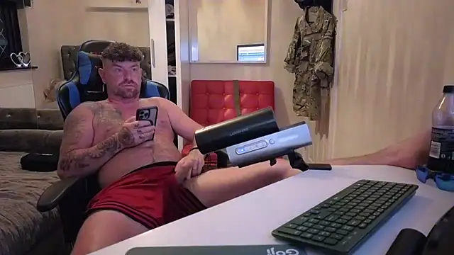Naughtybihubbyxx online show from July 4, 10:35 pm