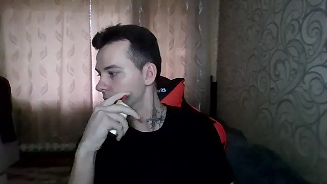 gwinbladee online show from May 20, 12:01 pm