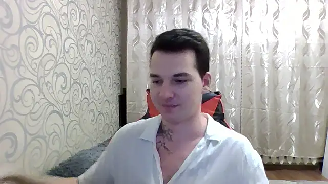 gwinbladee online show from April 26, 8:05 pm