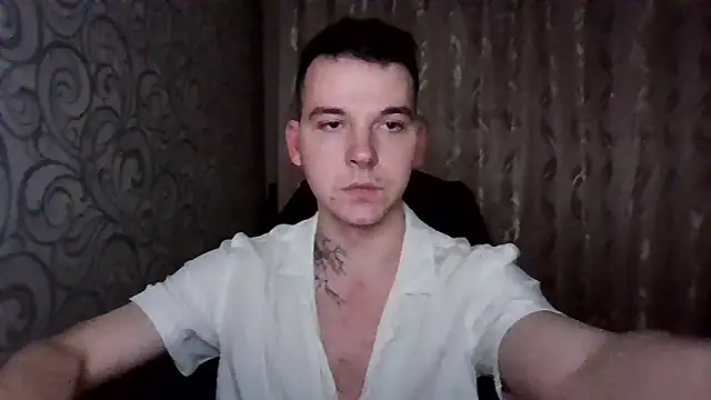 gwinbladee online show from April 28, 3:39 pm