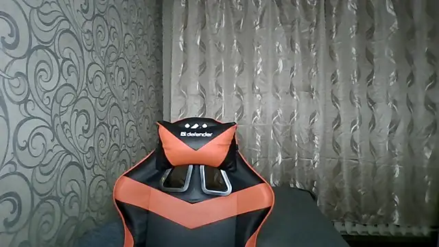 gwinbladee online show from April 29, 5:30 pm