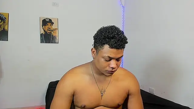 just2latins online show from May 15, 12:24 pm
