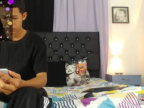 PhillipCox online show from May 7, 7:25 pm