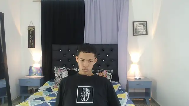 PhillipCox online show from May 19, 7:53 pm