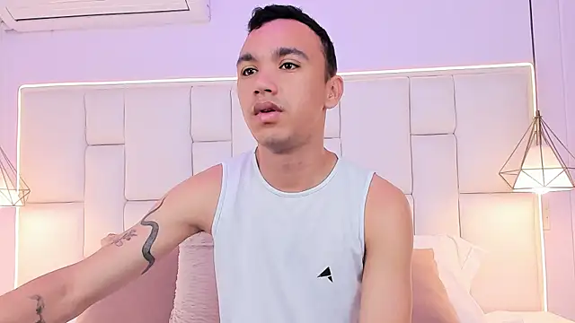 AndresSolorzano1 online show from May 5, 12:51 pm