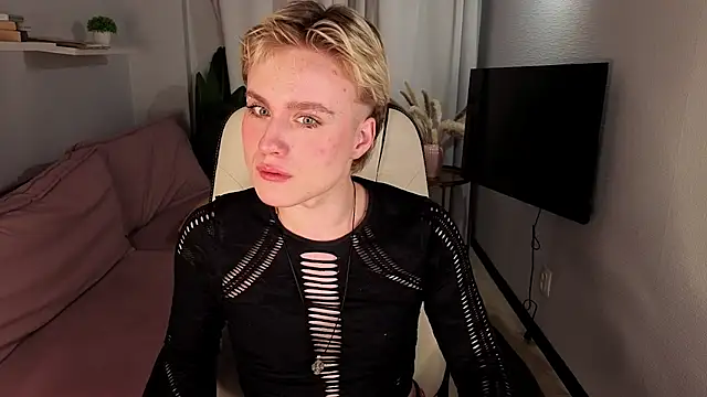 cumboydoll online show from May 4, 1:13 pm