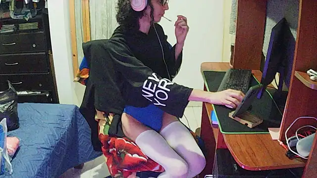 hxxyro1 online show from April 29, 4:17 am