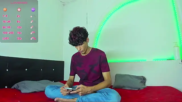 liammendoza98 online show from May 8, 1:22 pm
